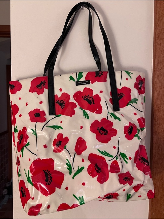 kate spade Handbags - kate spade White Tote with Red Poppy Print and Black Handles